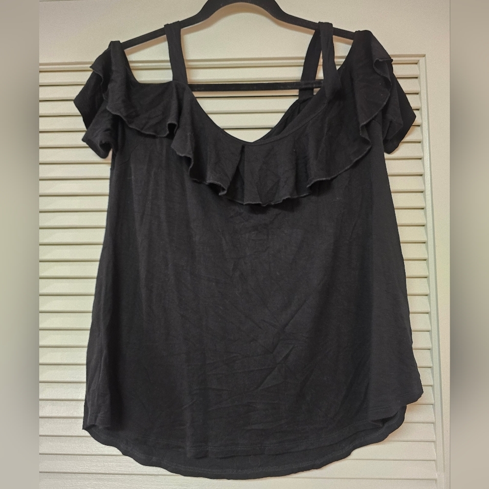 Cable & Gauge - Black Cold-Shoulder Short-Sleeve Ruffle Top